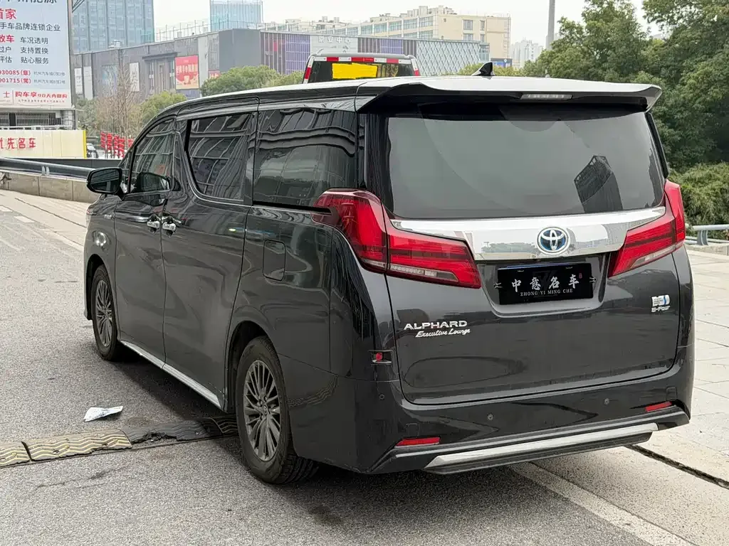 Toyota Alphard — фото 7
