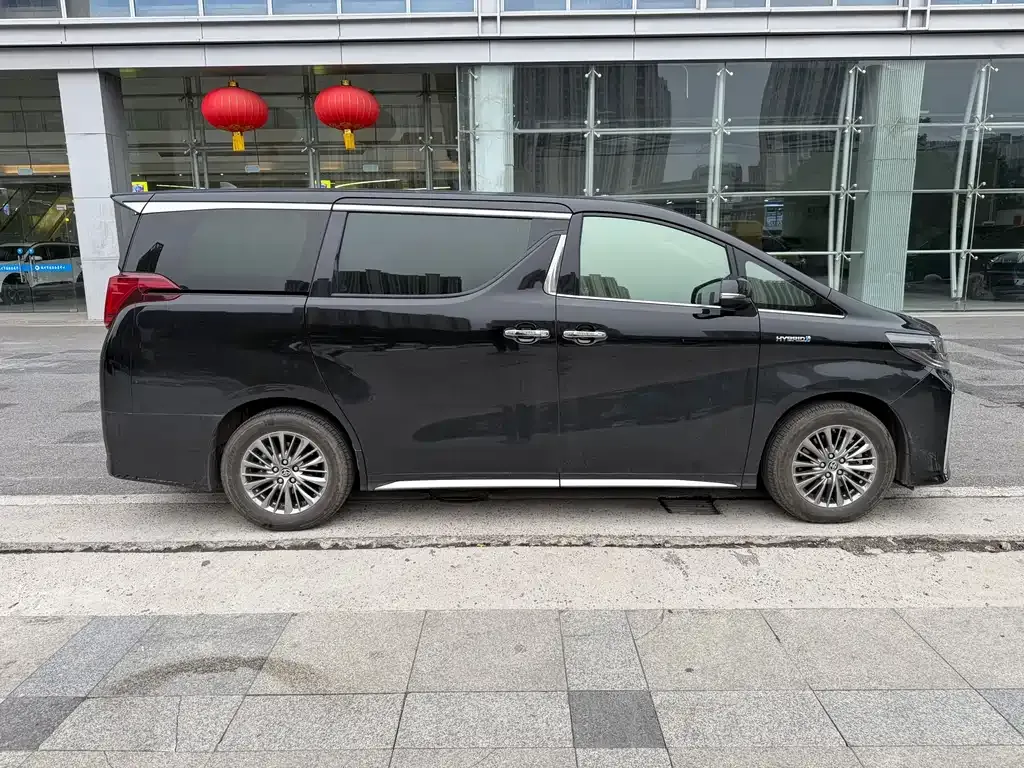 Toyota Alphard — фото 8