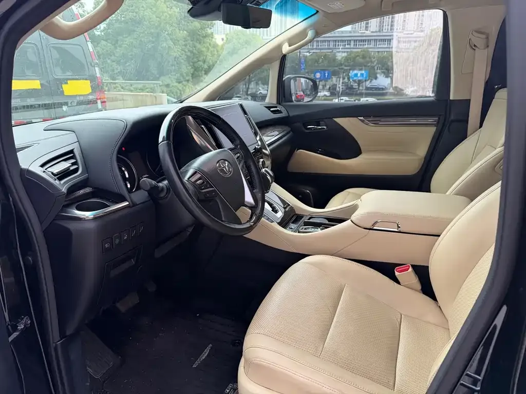 Toyota Alphard — фото 6