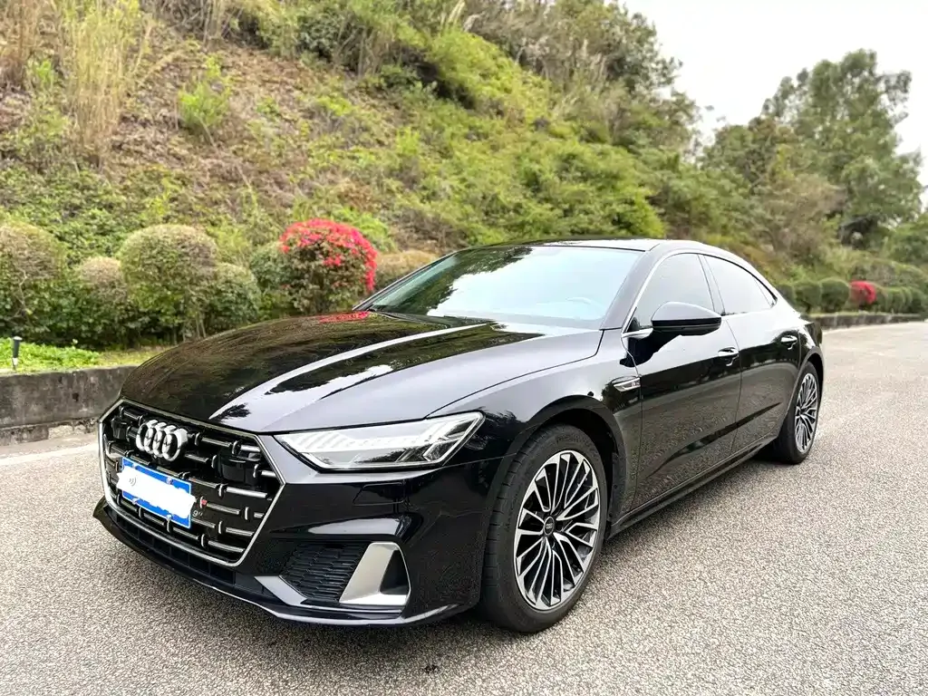 Audi A7L — фото 1