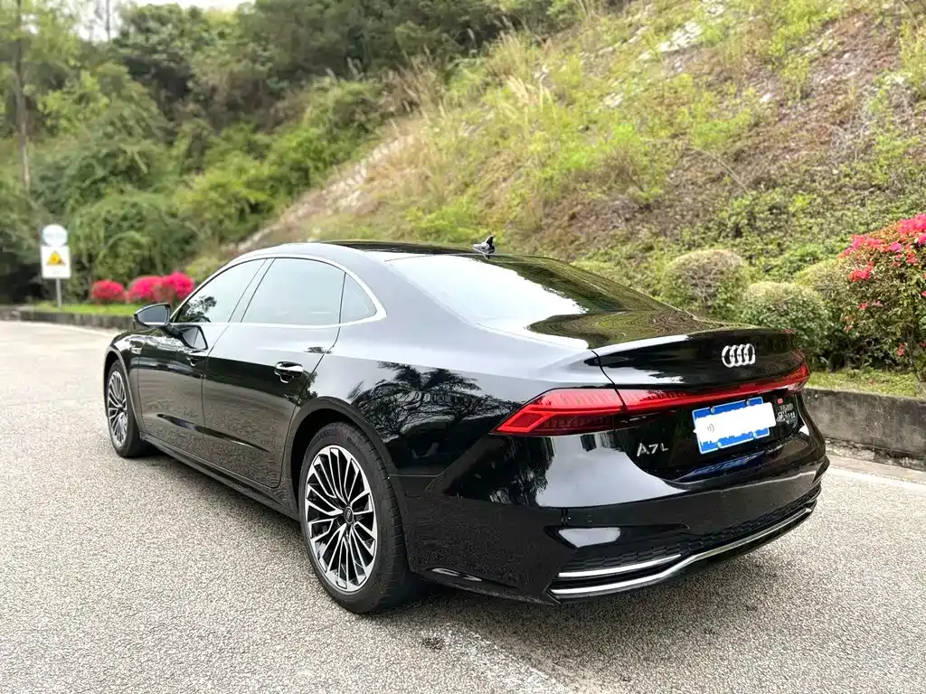 Audi A7L — фото 7