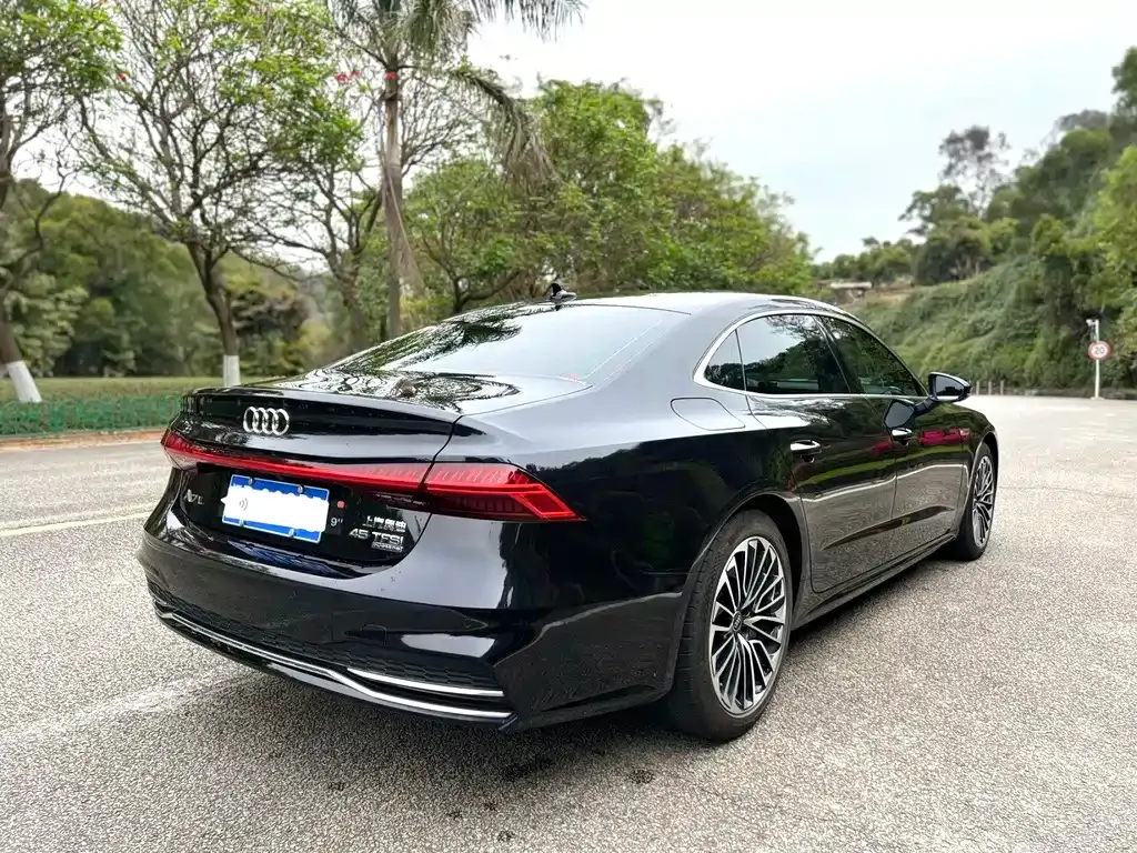 Audi A7L — фото 8