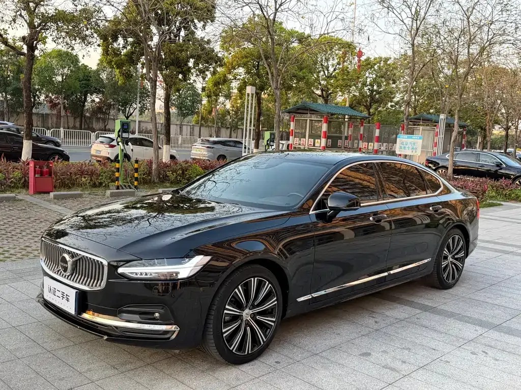 Volvo S90 — фото 1