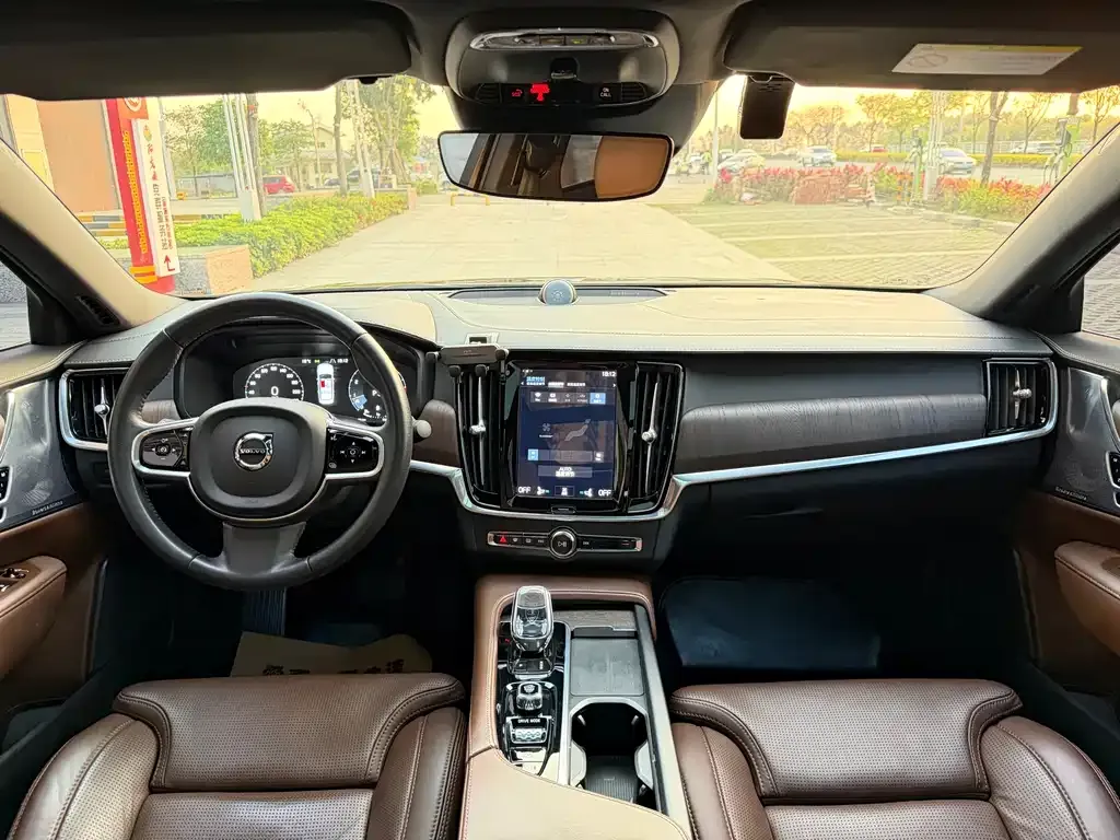 Volvo S90 — фото 3