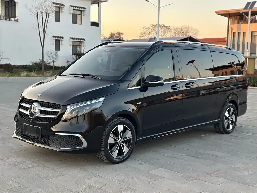 Mercedes-Benz V-Class — фото 1