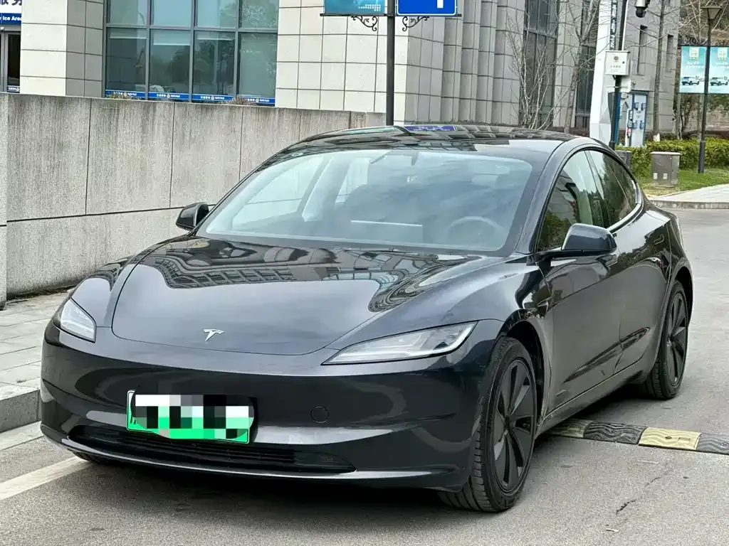 Tesla Model 3 — фото 1