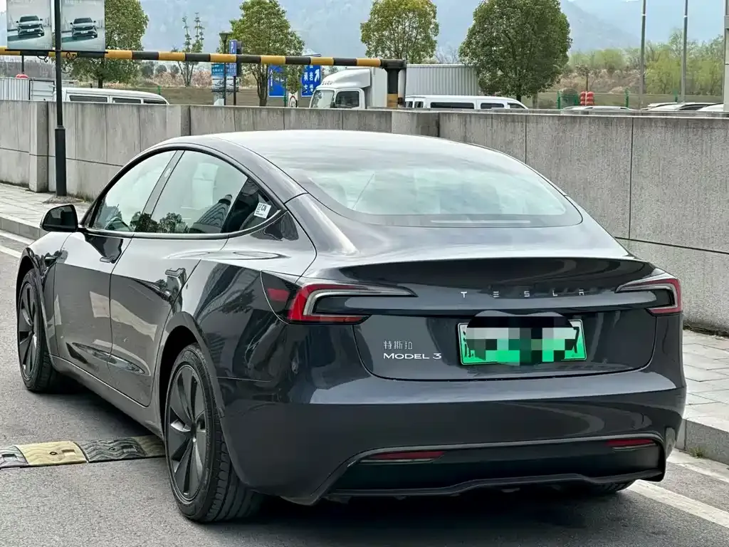 Tesla Model 3 — фото 9