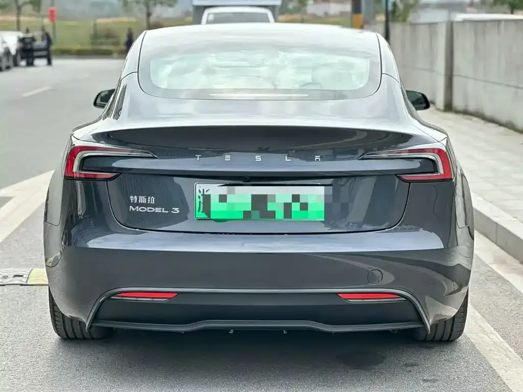 Tesla Model 3 — фото 2