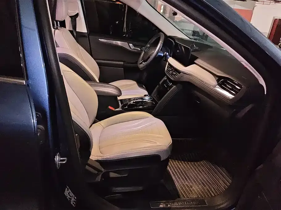 Ford Escape 2022 из CN, фото 2