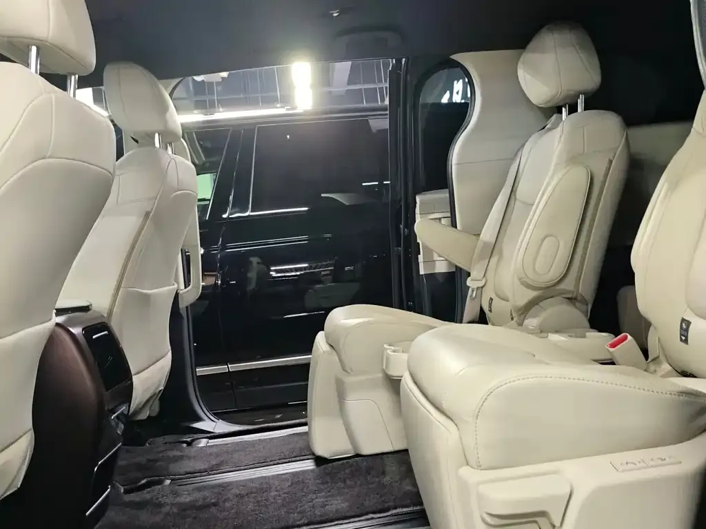 Toyota Sienna 2025 из CN, фото 3