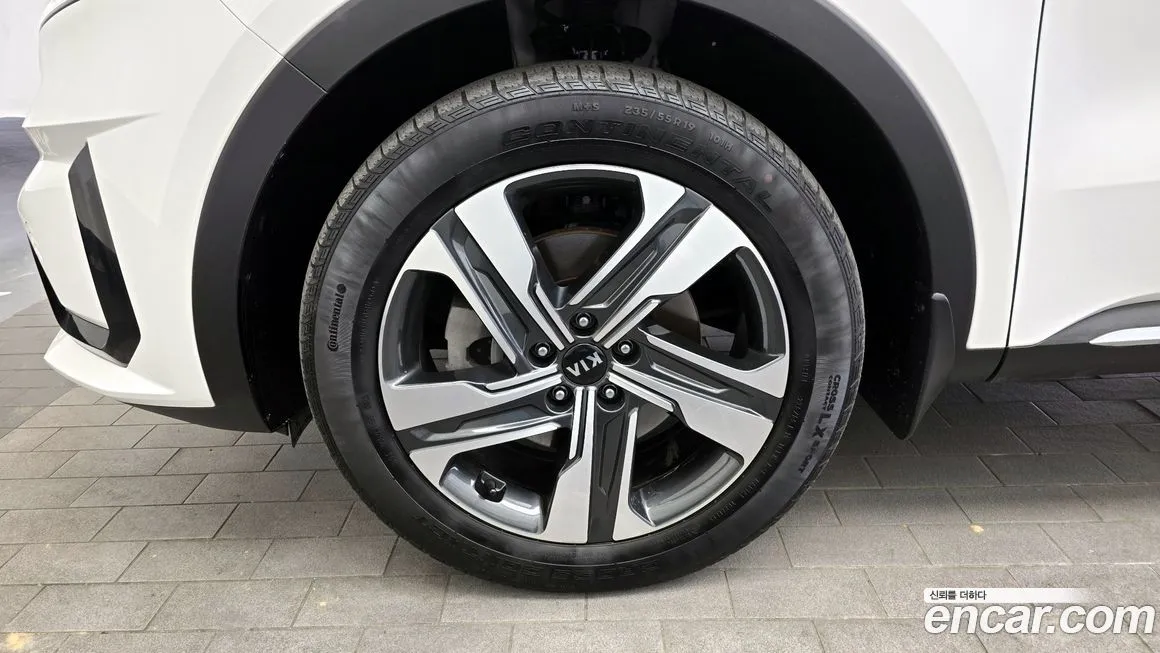 Kia Sorento — фото 7