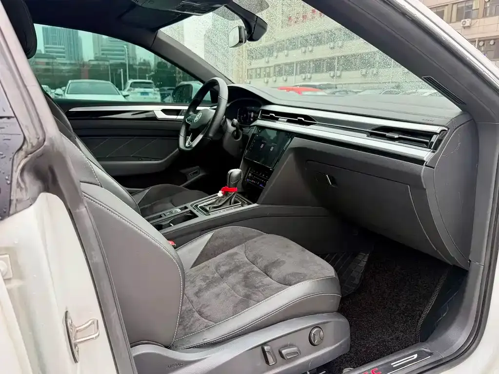 Volkswagen CC 2024 из CN, фото 6