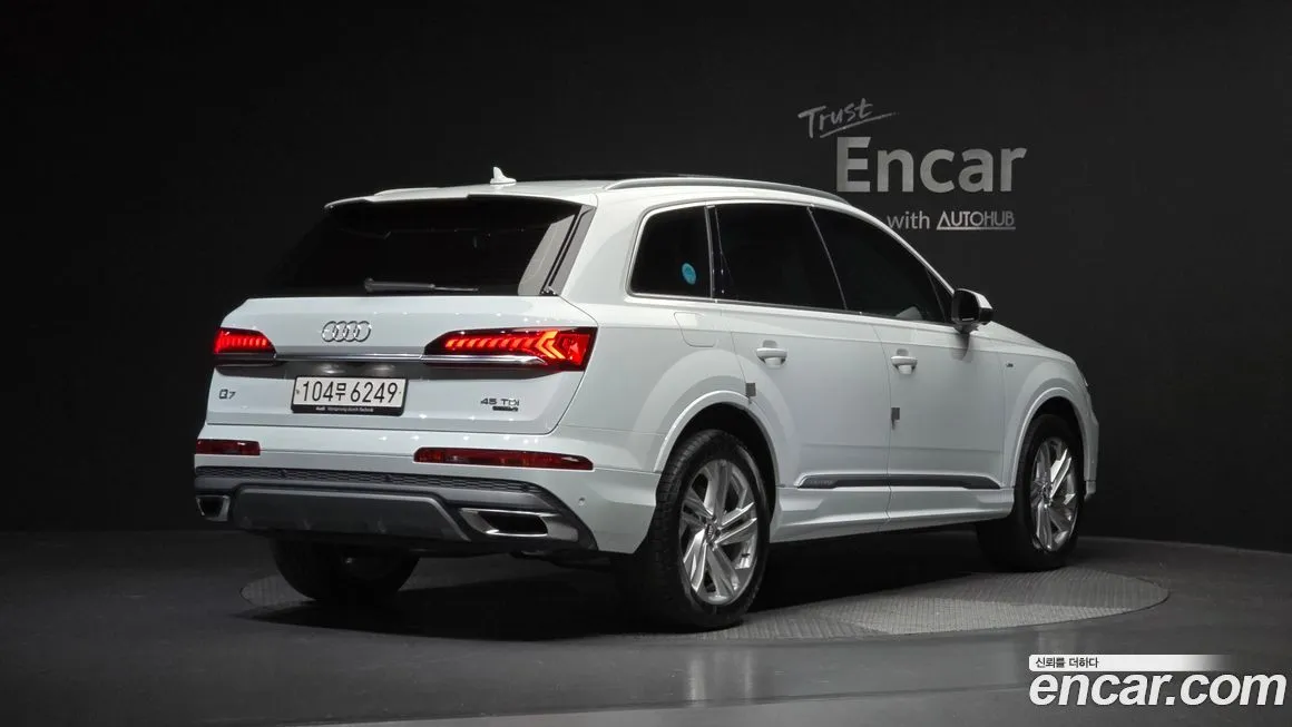 Audi Q7 — фото 9