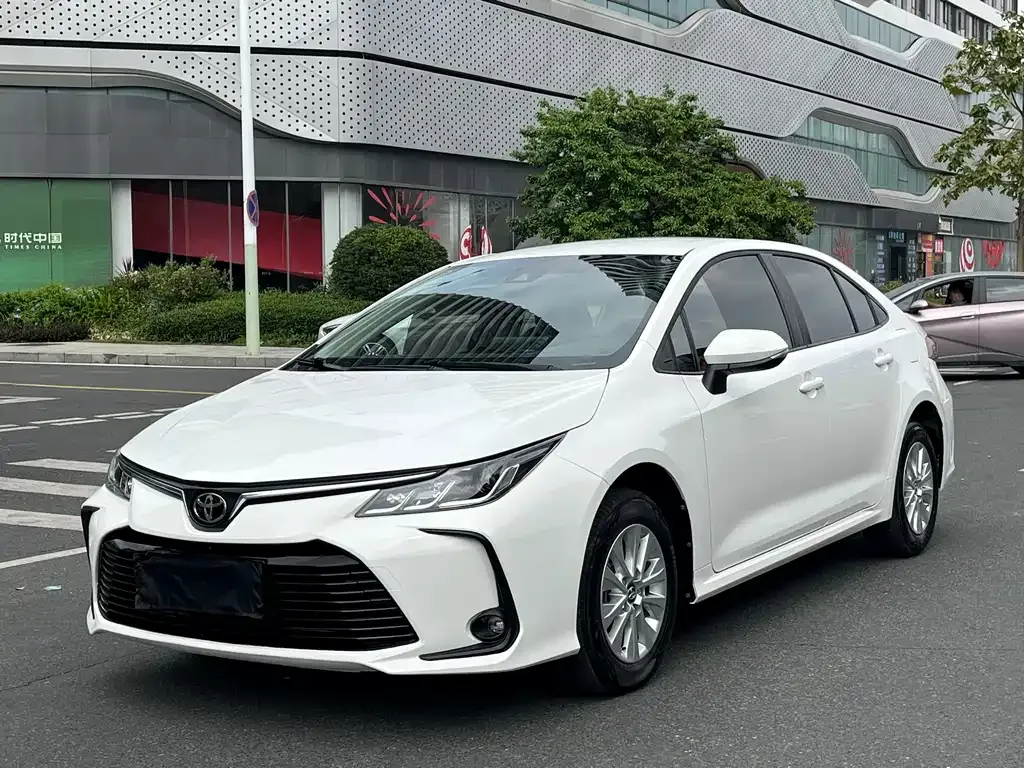 Toyota Corolla 2023 из CN, фото 1