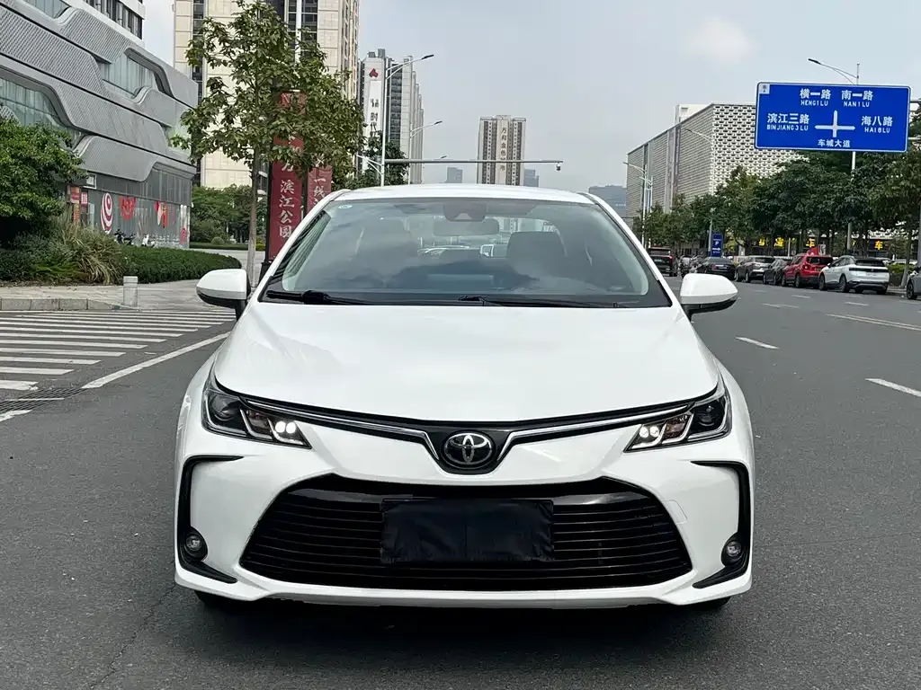 Toyota Corolla 2023 из CN, фото 3