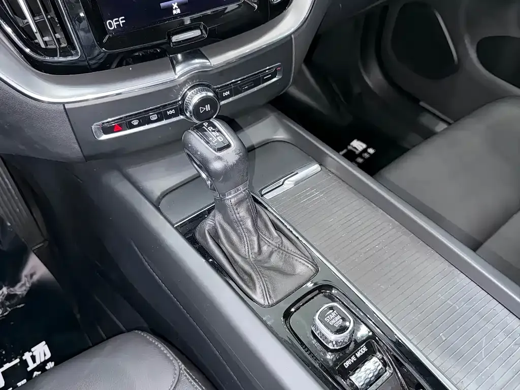 Volvo XC60 2021 из CN, фото 9