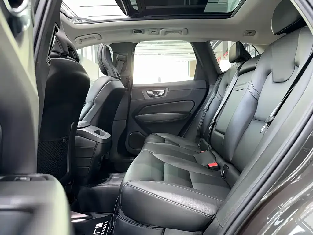 Volvo XC60 2021 из CN, фото 5