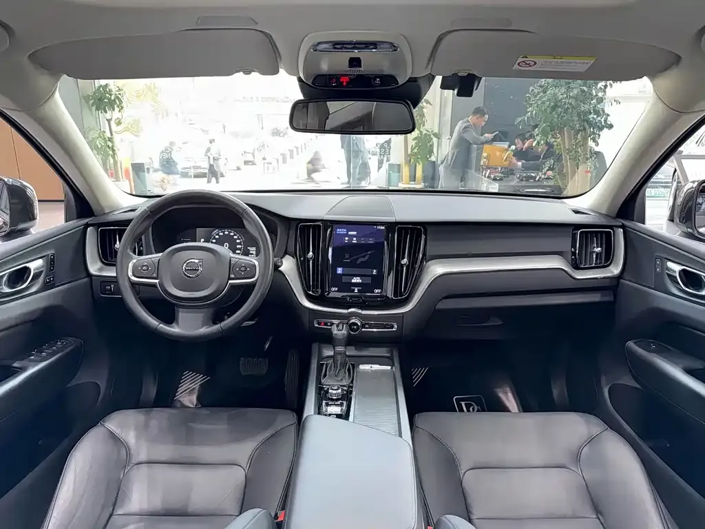 Volvo XC60 2021 из CN, фото 8