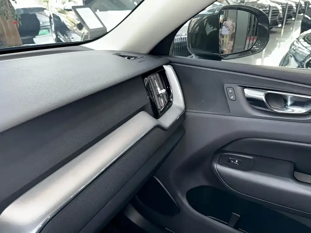 Volvo XC60 2021 из CN, фото 2