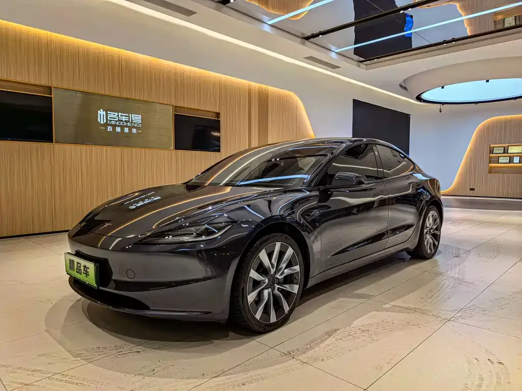 Tesla Model 3 — фото 1