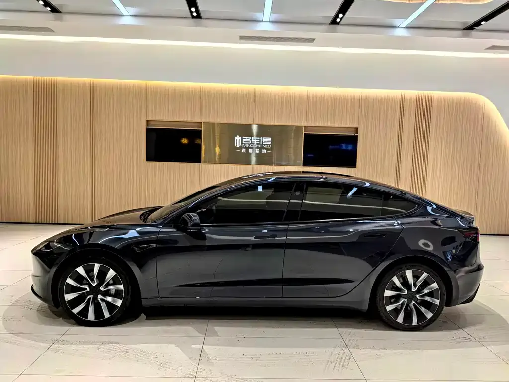 Tesla Model 3 — фото 4