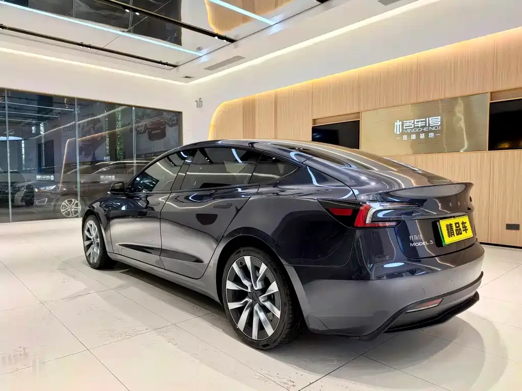 Tesla Model 3 — фото 7