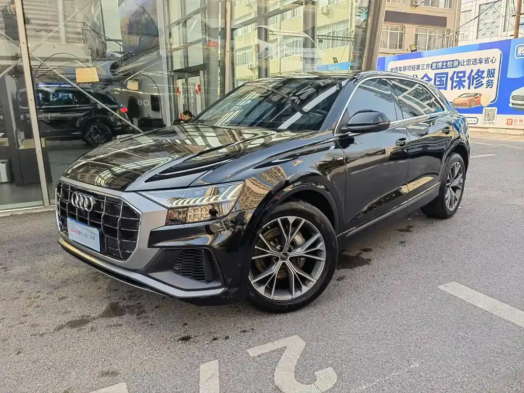 Audi Q8 — фото 1