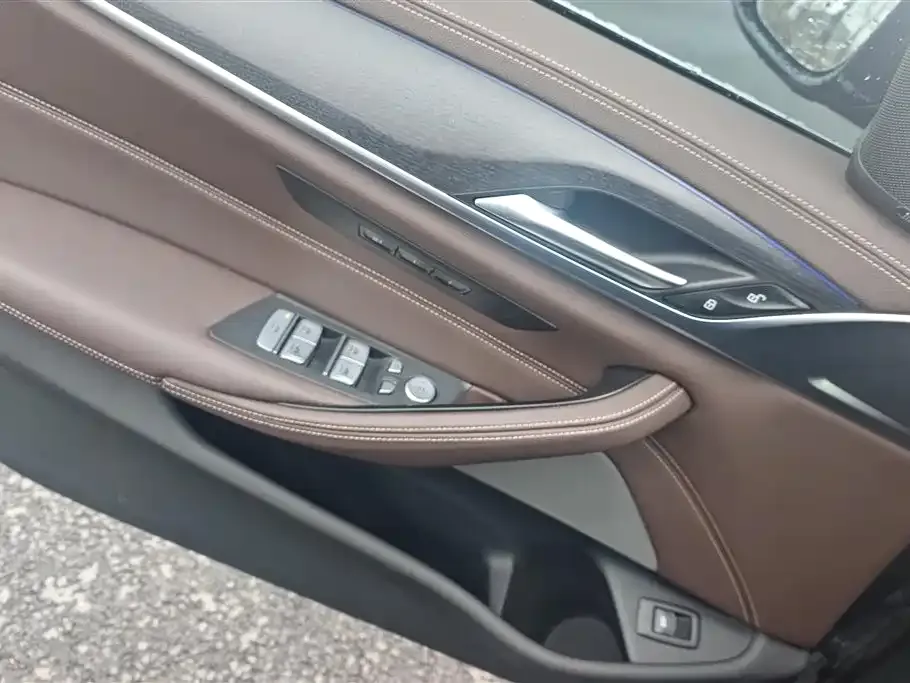 BMW 5 Series 2025 из CN, фото 2