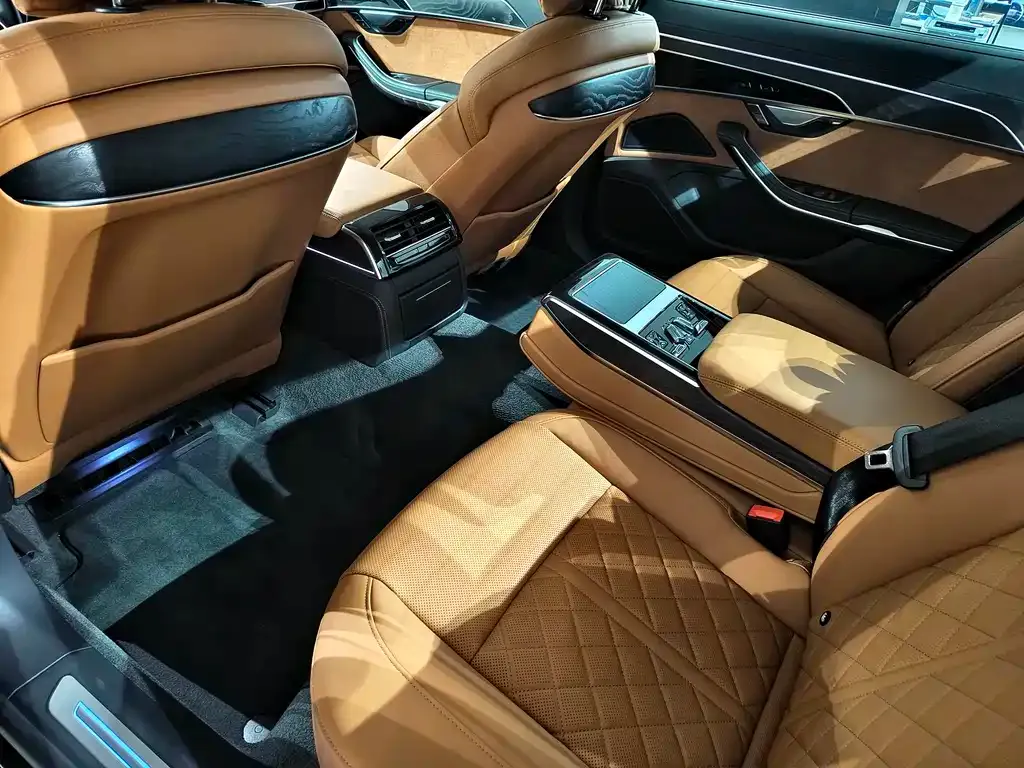 Audi A8 2024 из CN, фото 8