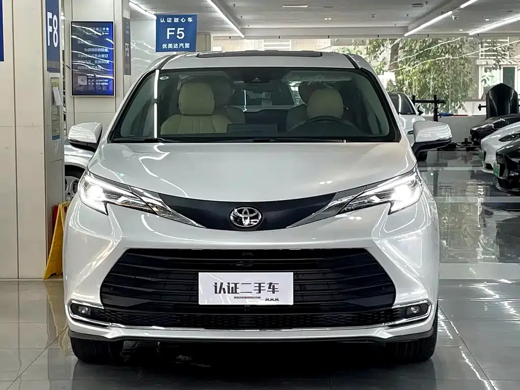 Toyota Sienna 2025 из CN, фото 2