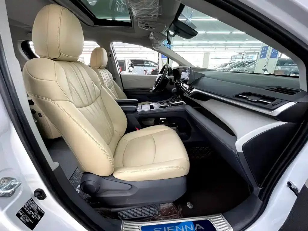 Toyota Sienna 2025 из CN, фото 4