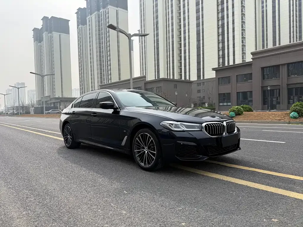 BMW 5 Series — фото 1
