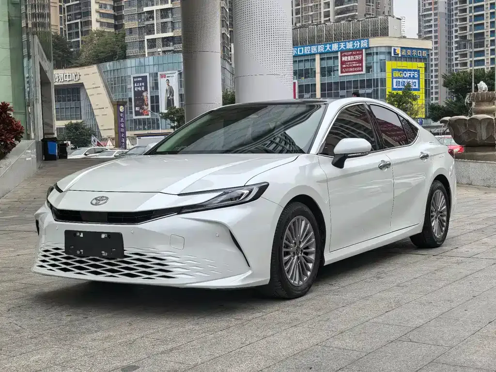 Toyota Camry 2024 из CN, фото 1