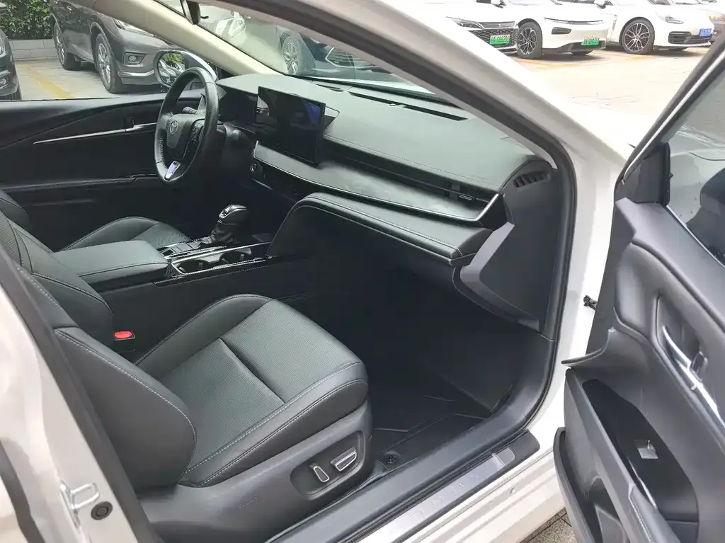 Toyota Camry 2024 из CN, фото 6