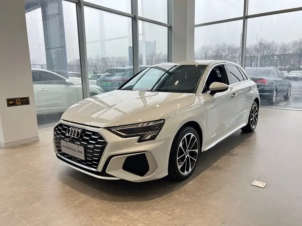 Audi A3 2023 из CN, фото 1