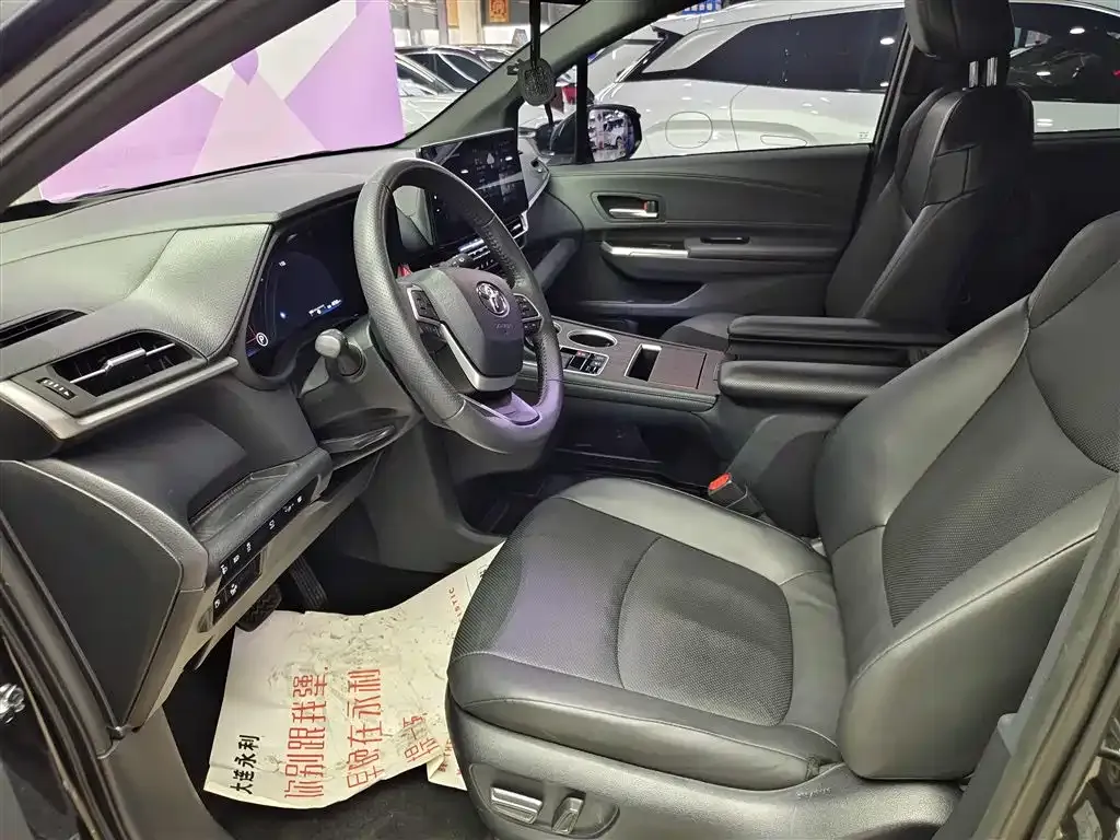 Toyota Granvia 2024 из CN, фото 10