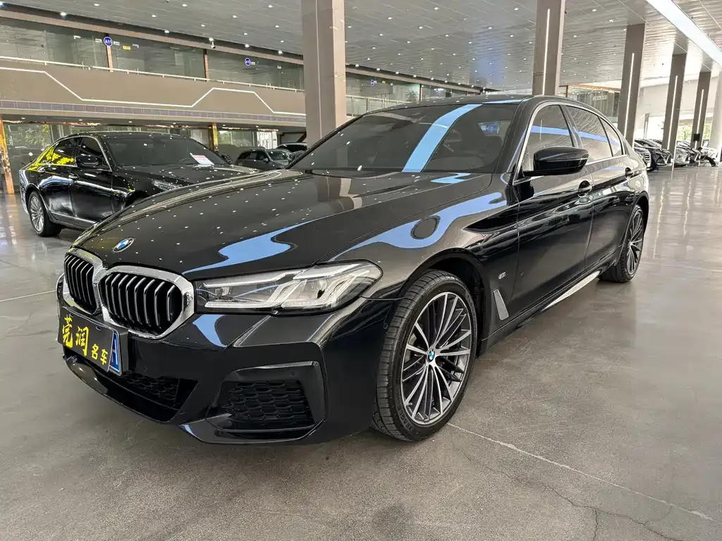 BMW 5 Series — фото 1
