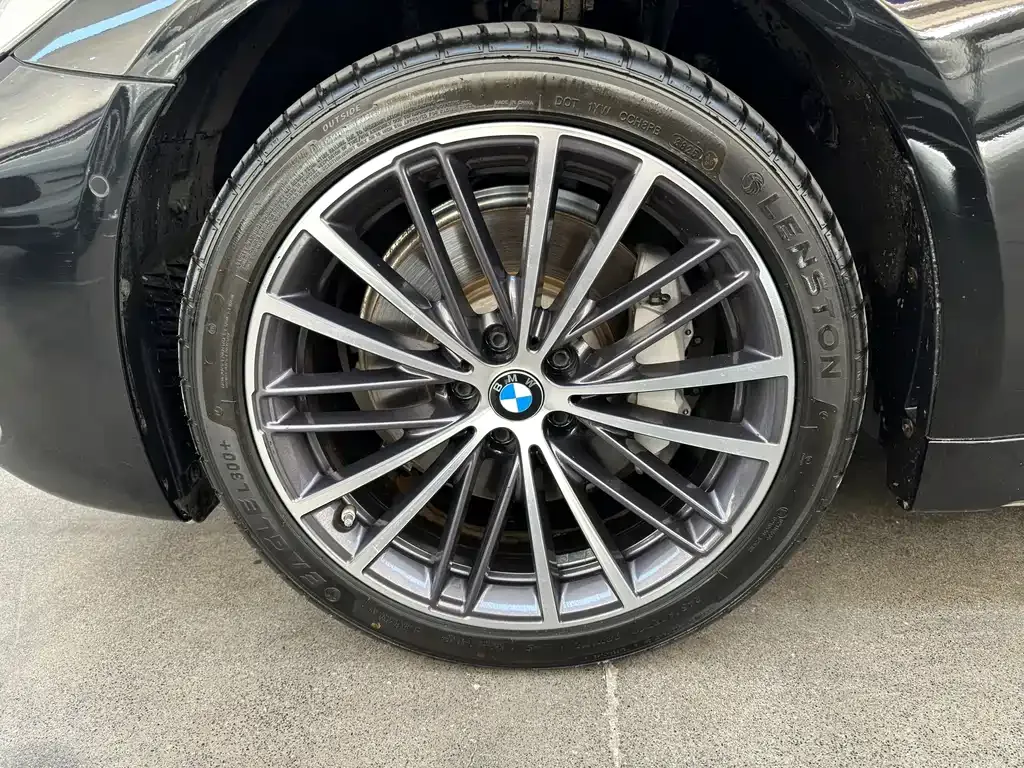 BMW 5 Series — фото 10