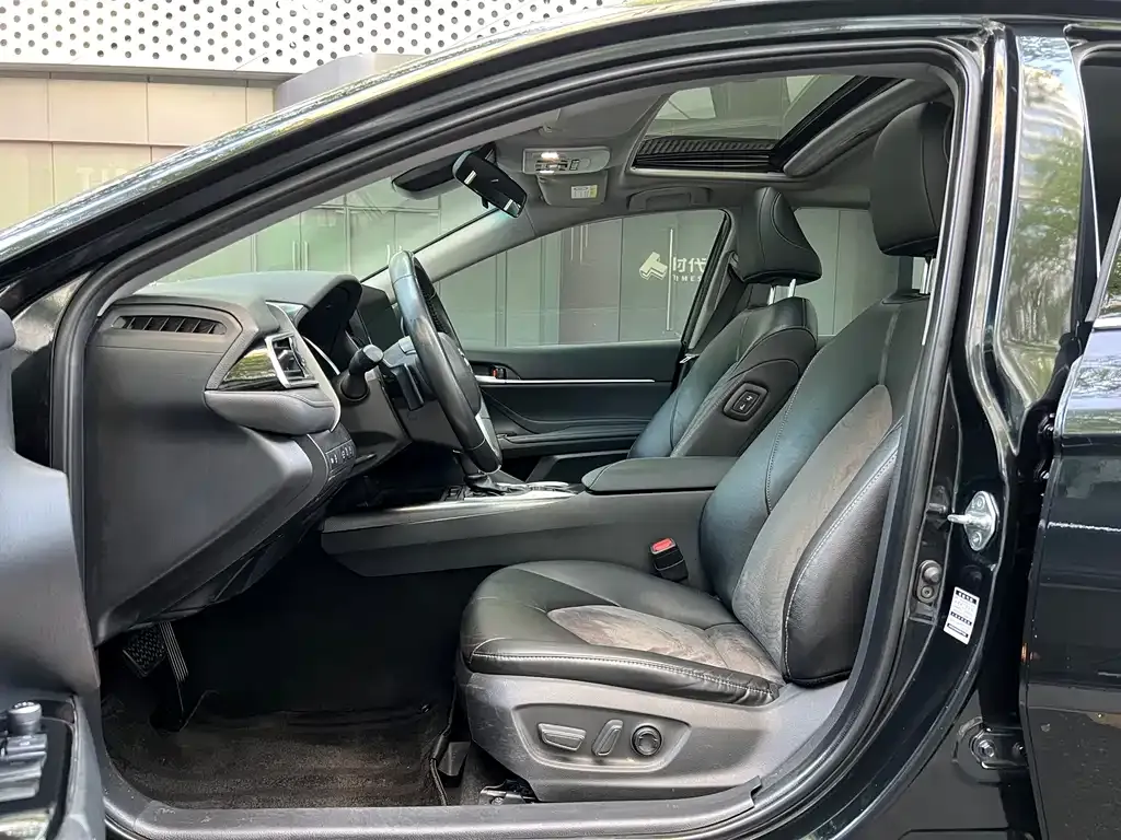 Toyota Camry 2023 из CN, фото 4