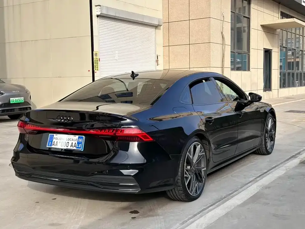 Audi A7L 2024 из CN, фото 5