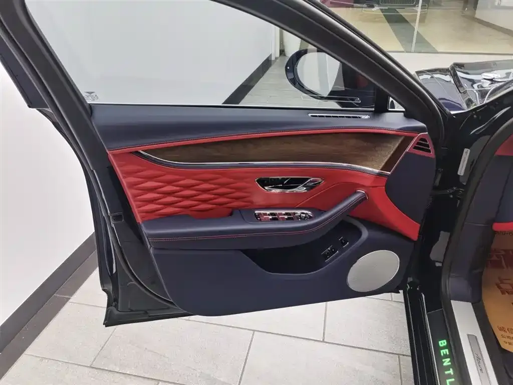 Bentley Flying Spur 2024 из CN, фото 6