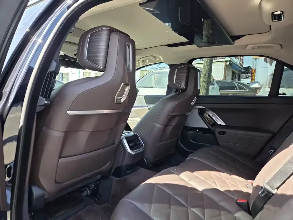 BMW 7 Series 2023 из CN, фото 6