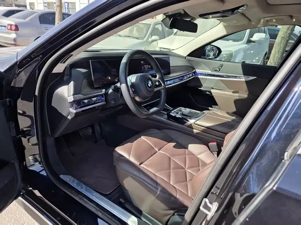 BMW 7 Series 2023 из CN, фото 8