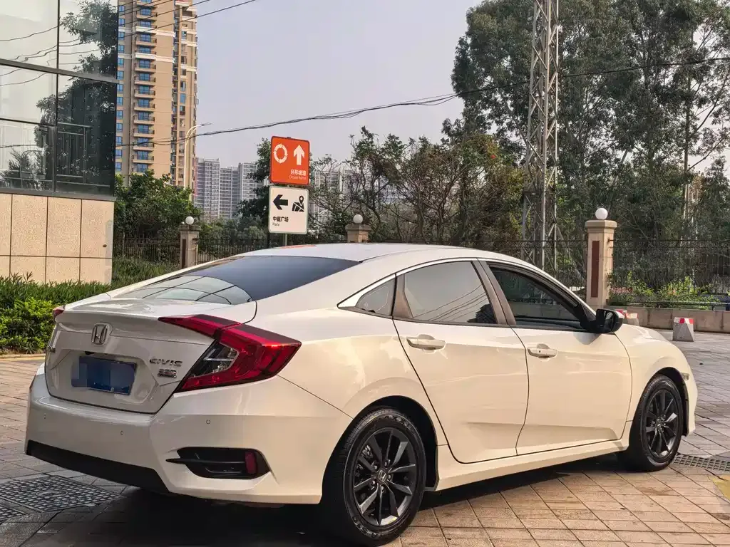 Honda Civic — фото 8