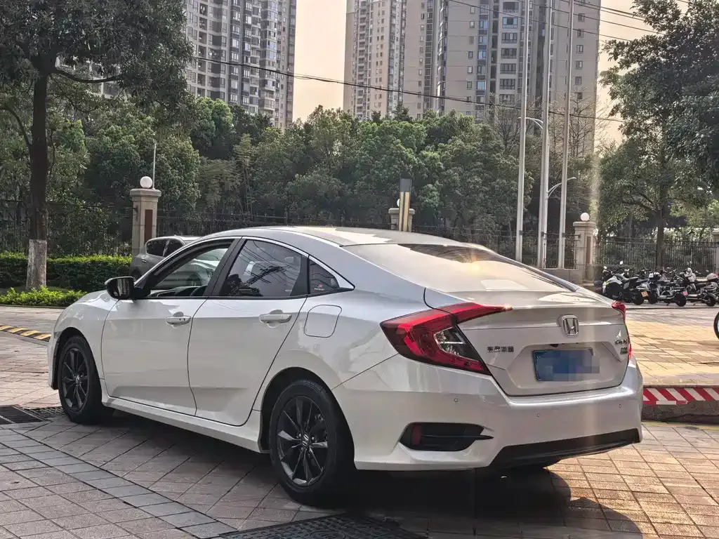 Honda Civic — фото 7