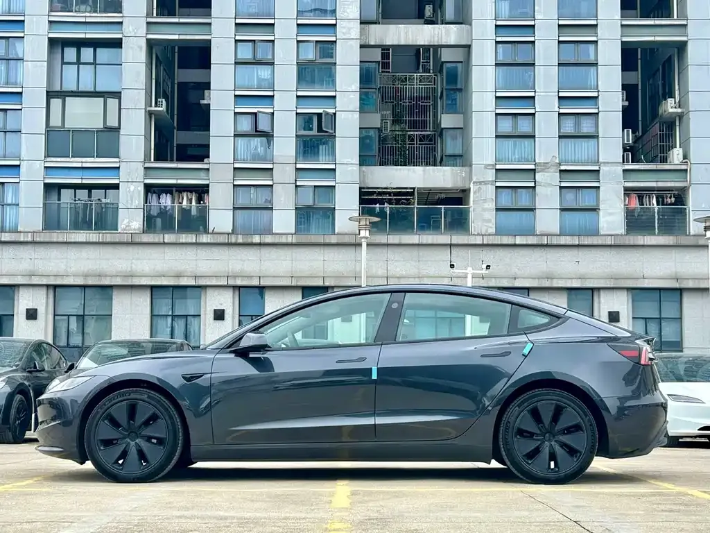 Tesla Model 3 — фото 6