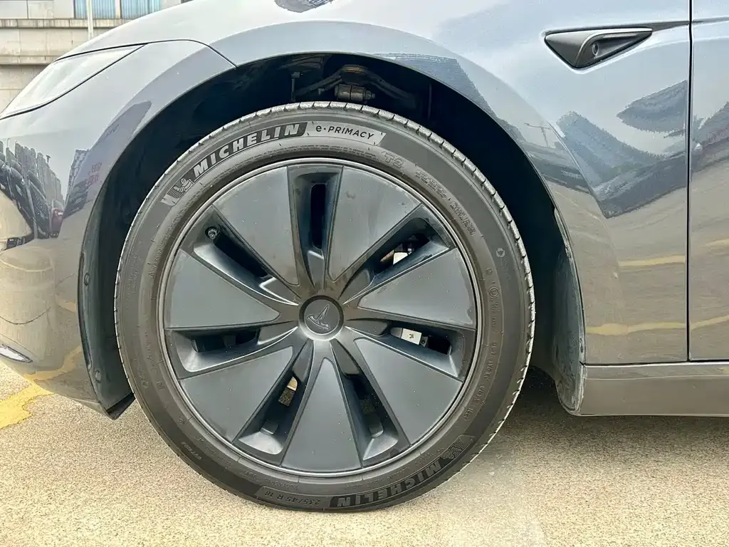 Tesla Model 3 — фото 4