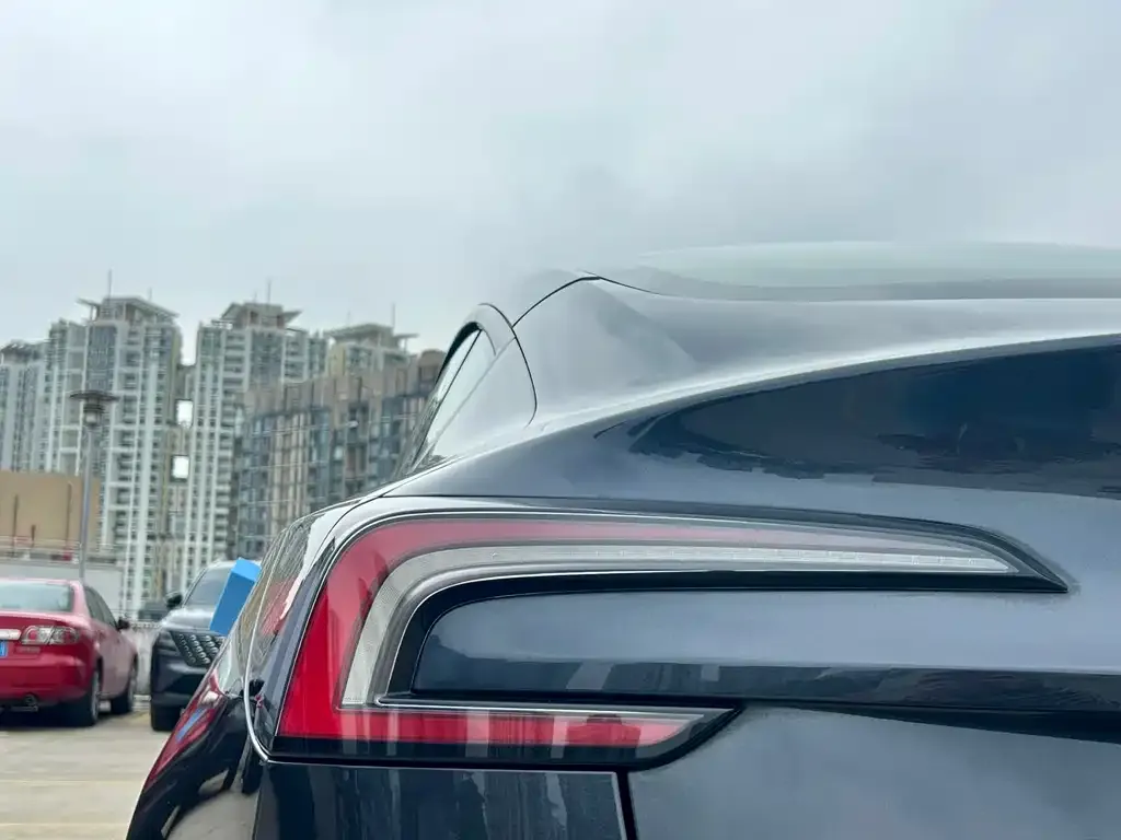 Tesla Model 3 — фото 3