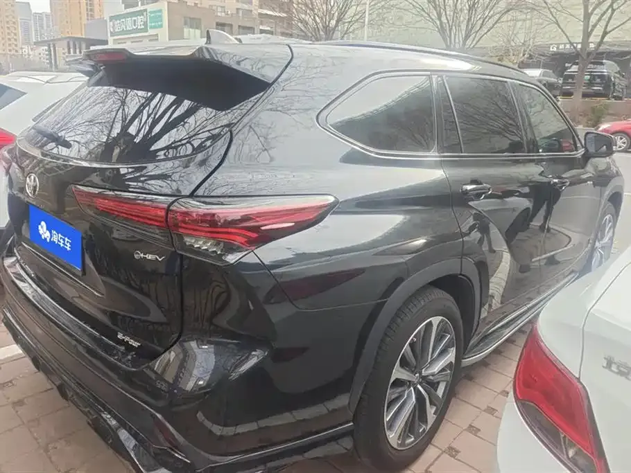 Toyota Crown Kluger 2025 из CN, фото 6