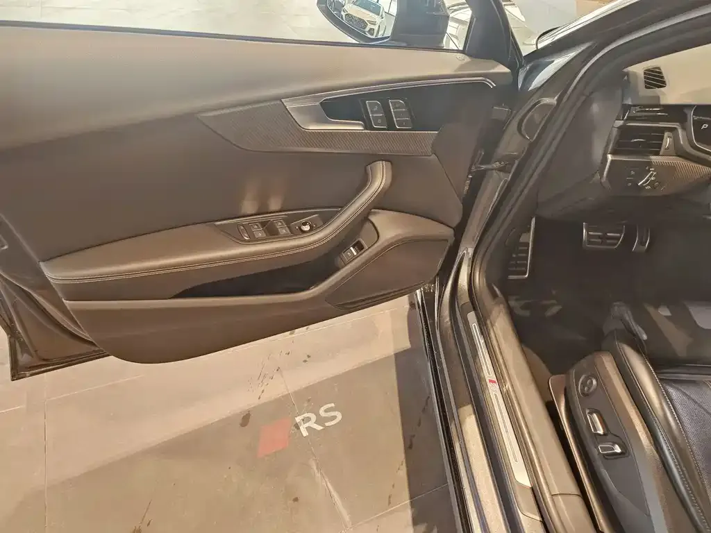 Audi A4L 2024 из CN, фото 7